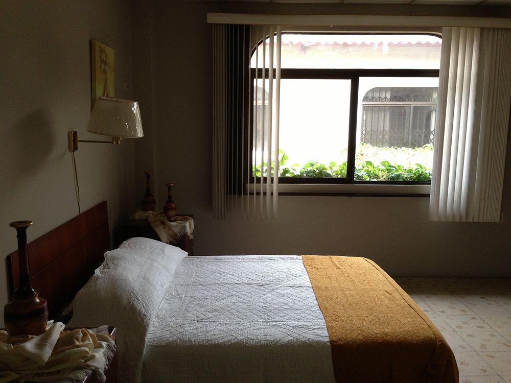 El Patio Suites II กวายากิล ภายนอก รูปภาพ