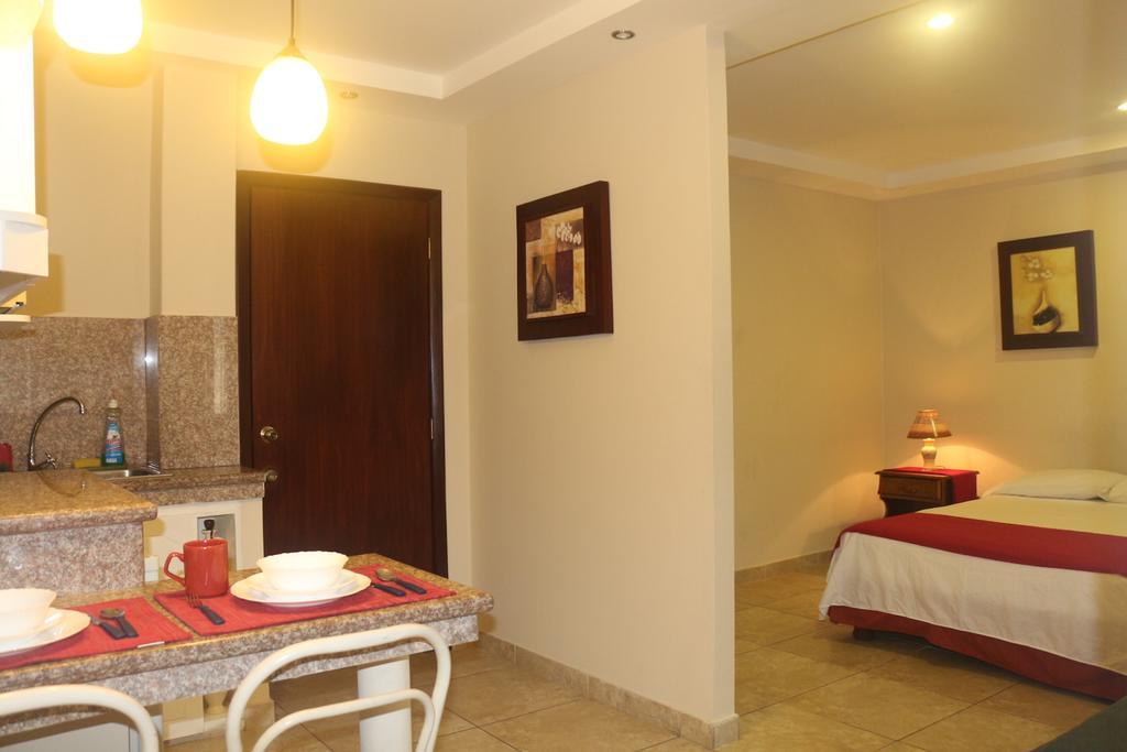 El Patio Suites II กวายากิล ภายนอก รูปภาพ